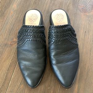 Beautiful Vince Camuto Black Mules🌿